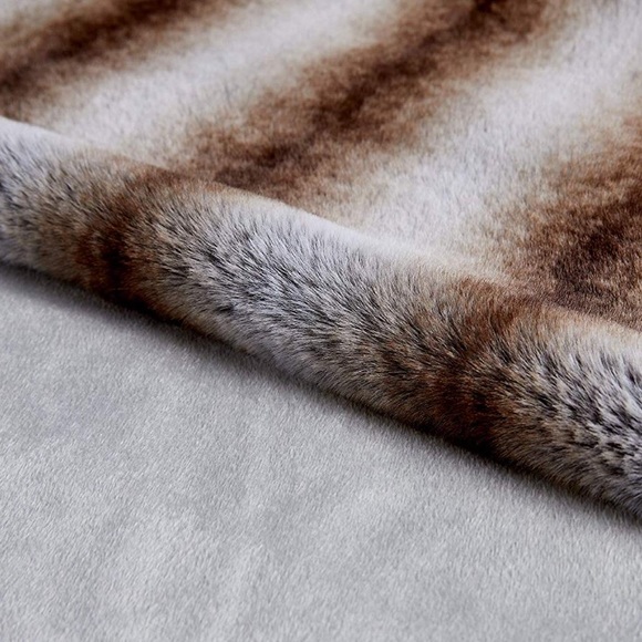 Faux fur style throw blanket - Picture 3 of 3